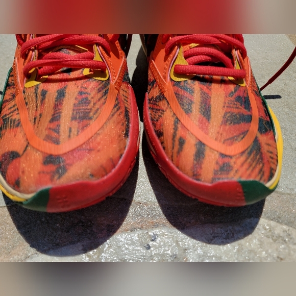 Nike Kyrie Infinity 1 World 1 People Size 6.5Y US Boys Gradeachool Size - Picture 3 of 11